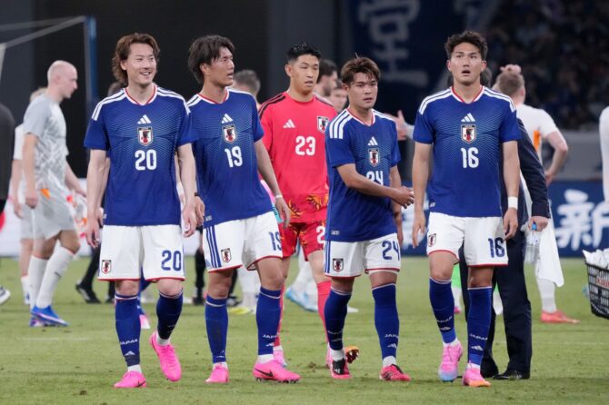 Ayumu Seko, Koki Ogawa, Kaishu Sano und Tsuyoshi Watanabe jubeln nach dem 1:0-Sieg Japans gegen Island im Freundschaftsspiel am 31. Mai 2026 im MUFG Stadium in Tokio. Das Ergebnis festigte Japans Form kurz vor der WM 2026. (Koji Watanabe / Getty Images AsiaPac via Getty Images)