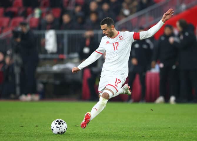 TORONTO, ON – 31. MÄRZ: Ellyes Skhiri (#17) aus Tunesien spielt den Ball während eines internationalen Freundschaftsspiels gegen Kanada im BMO Field am 31. März 2026 in Toronto, Ontario, Kanada. (Foto: Vaughn Ridley/Getty Images)