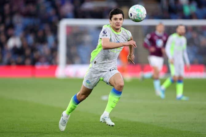 Abduqodir Khusanov, usbekischer Innenverteidiger von Manchester City, im Premier-League-Spiel bei Burnley am 22. April 2026 im Turf Moor