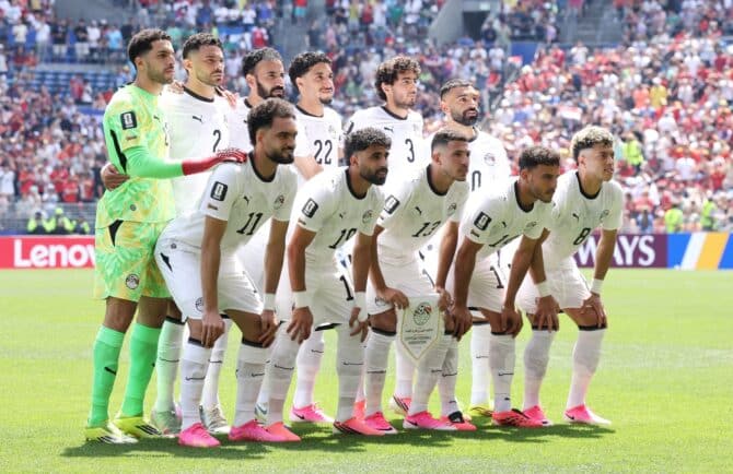 Die Spieler Ägyptens stellen sich vor dem WM-Gruppenspiel gegen Belgien zum Mannschaftsfoto auf. Die Partie der Gruppe G fand am 15. Juni 2026 im Seattle Stadium in Seattle, Washington, statt. Alex Grimm / Getty Images North America via Getty Images