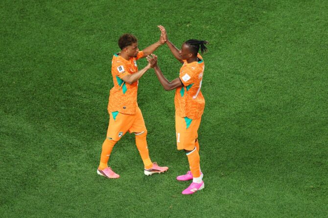Amad Diallo (Nummer 15) von der Elfenbeinküste bejubelt gemeinsam mit seinem Teamkollegen Yan Diomande (Nummer 11) den ersten Treffer seiner Mannschaft beim WM-Gruppenspiel gegen Ecuador. Die Partie der Gruppe E fand am 14. Juni 2026 im Philadelphia Stadium in Philadelphia, Pennsylvania, statt. Kevin C. Cox / Getty Images North America via Getty Images