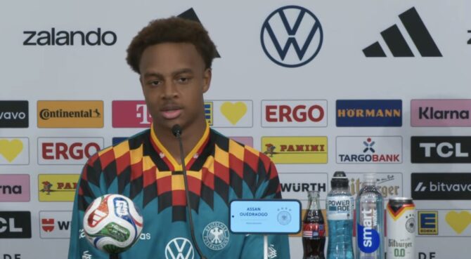 Assan Ouédraogo beantwortet am 10. Juni 2026 bei der DFB-Pressekonferenz vor dem WM-Auftakt Fragen der Journalisten. Der Mittelfeldspieler gehört zum deutschen Kader für die Fußball-Weltmeisterschaft 2026 in den USA, Kanada und Mexiko.