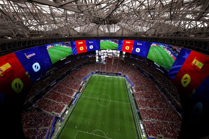 Blick ins Atlanta Stadium mit den großen Anzeigetafeln während des WM-Gruppenspiels zwischen Spanien und Kap Verde. Die Partie der Gruppe H fand am 15. Juni 2026 in Atlanta, Georgia, statt. Justin Setterfield / Getty Images North America via Getty Images