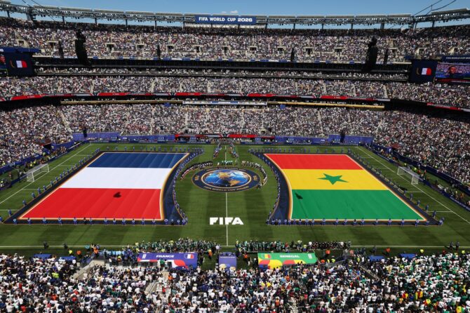Die Mannschaften stellen sich vor dem WM-Gruppenspiel der Gruppe I zwischen Frankreich und Senegal auf. Die Partie fand am 16. Juni 2026 im New York New Jersey Stadium in East Rutherford statt. Darrian Traynor / Getty Images