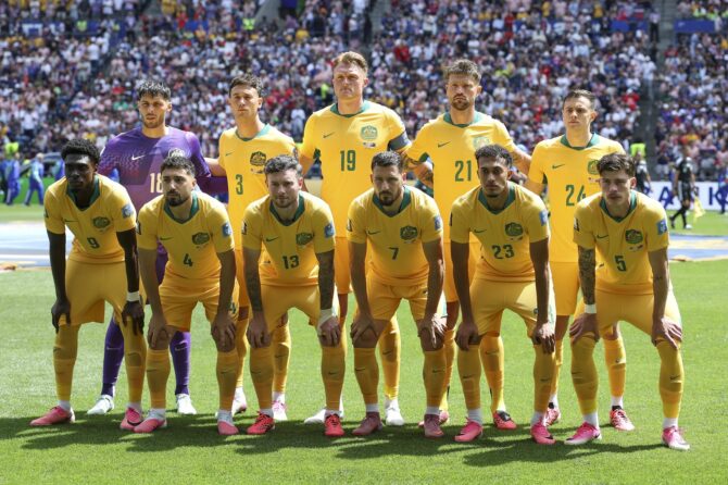 Die Startelf Australiens stellt sich vor dem WM-2026-Gruppenspiel gegen die USA am 19. Juni 2026 im Seattle Stadium zum Mannschaftsfoto auf. (Emilee Chinn / Getty Images)