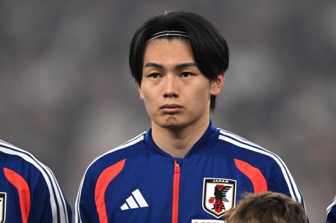 Ayase Ueda reiht sich vor dem Testspiel zwischen England und Japan zu den Hymnen ein. Die Begegnung fand am 31. März 2026 im Wembley-Stadion in London statt. (Mike Hewitt / Getty Images Europe via Getty Images)
