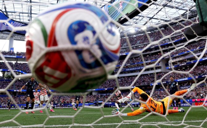 Folarin Balogun erzielt den zweiten Treffer für die USA im Gruppenspiel D der FIFA Weltmeisterschaft 2026 gegen Paraguay. Das Spiel fand am 12. Juni 2026 im Los Angeles Stadium in Los Angeles statt. Richard Heathcote / Getty Images