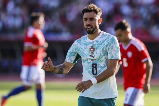 Bruno Fernandes im Trikot der portugiesischen Nationalmannschaft beim Testspiel gegen Chile. Die Partie fand am 6. Juni 2026 im Estádio Nacional do Jamor in Lissabon statt. (Carlos Rodrigues / Getty Images Europe via Getty Images)