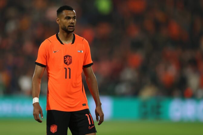 Cody Gakpo im Einsatz für die niederländische Nationalmannschaft während des Testspiels gegen Algerien. Die Partie fand am 3. Juni 2026 im Stadion De Kuip in Rotterdam statt. (Dean Mouhtaropoulos / Getty Images Europe via Getty Images)