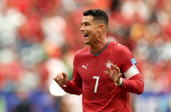 Cristiano Ronaldo reagiert während des WM-2026-Gruppenspiels zwischen Portugal und Usbekistan im Houston Stadium. Portugals Kapitän war am 23. Juni 2026 in Houston, Texas, in der Partie der Gruppe K im Einsatz. (Charlotte Wilson / Getty Images)