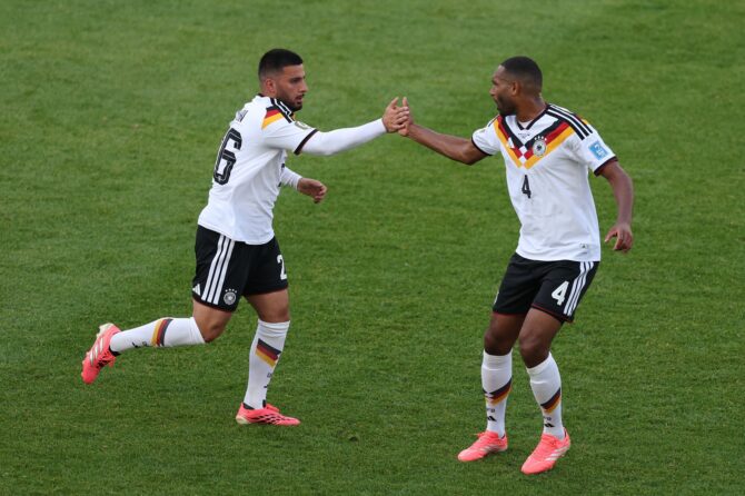 Deniz Undav feiert mit Teamkollege Jonathan Tah seinen Treffer zum 1:0 für Deutschland im WM-2026-Gruppenspiel der Gruppe E gegen die Elfenbeinküste. (Toronto, 20. Juni 2026) Megan Briggs / Getty Images