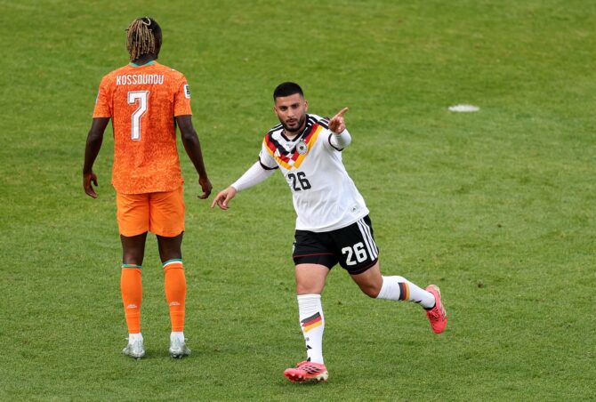 Deniz Undav bejubelt seinen Treffer zum 2:0 für Deutschland im WM-2026-Gruppenspiel der Gruppe E gegen die Elfenbeinküste, links der Ivorer Odilon Kossounou. (Toronto, 20. Juni 2026) Megan Briggs / Getty Images