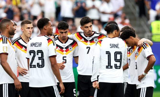 Die deutschen Spieler stehen vor dem WM-2026-Gruppenspiel der Gruppe E gegen Curaçao im Houston Stadium in Houston, Texas, am 14. Juni 2026 beisammen. Alexander Hassenstein / Getty Images
