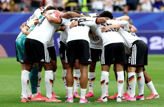 Die deutsche Mannschaft bildet vor dem WM-2026-Gruppenspiel der Gruppe E gegen Curaçao im Houston Stadium in Houston, Texas, am 14. Juni 2026 einen Mannschaftskreis. Alexander Hassenstein / Getty Images