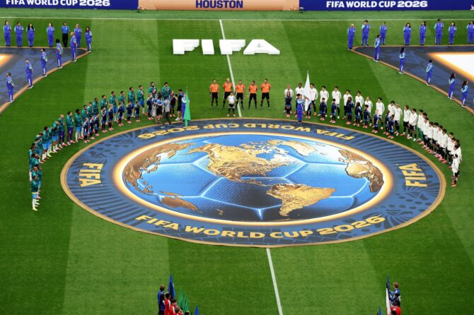 Einlauf von Brasilien und Japan vor dem Sechzehntelfinale der WM 2026 im Houston Stadium