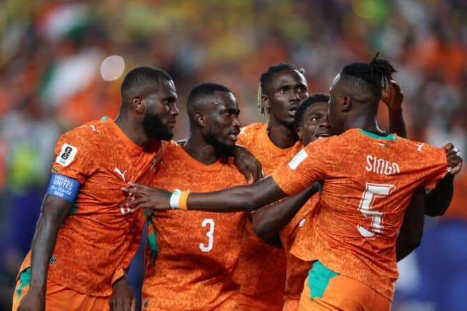 Die Spieler der Elfenbeinküste um Franck Kessié, Ghislain Konan, Christ Inao Oulaï und Wilfried Singo bejubeln einen Treffer gegen Ecuador beim WM-2026-Gruppenspiel am 14. Juni 2026 im Philadelphia Stadium. (Al Bello / Getty Images)