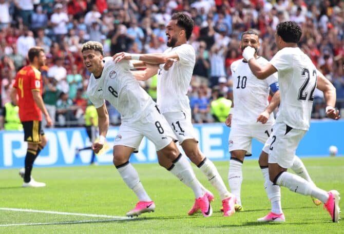 Ägyptens Mittelfeldspieler Emam Ashour (Nummer 8) bejubelt mit seinen Teamkollegen das Tor zum 1:0 im WM-Gruppenspiel gegen Belgien. Die Partie der Gruppe G fand am 15. Juni 2026 im Seattle Stadium in Seattle, Washington, statt. Alex Grimm / Getty Images North America via Getty Images