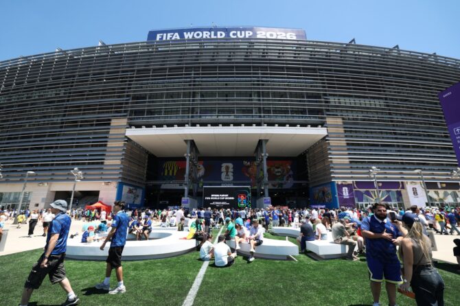Fans treffen vor dem WM-Gruppenspiel der Gruppe I zwischen Frankreich und Senegal ein. Die Partie fand am 16. Juni 2026 im New York New Jersey Stadium in East Rutherford statt. Al Bello / Getty Images