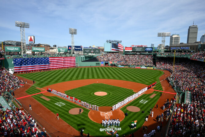 Blick auf das Fenway Park vor dem MLB-Saisonauftakt der Boston Red Sox gegen die St. Louis Cardinals am 4. April 2025 in Boston, Massachusetts. (Foto: Brian Fluharty/Getty Images)