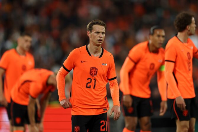Mittelfeldregisseur Frenkie de Jong von den Niederlanden beim Länderspiel gegen Algerien am 3. Juni 2026 im Rotterdamer Stadion De Kuip. Die Elftal nutzte den Test als Standortbestimmung auf dem Weg zur WM 2026. (Dean Mouhtaropoulos / Getty Images)