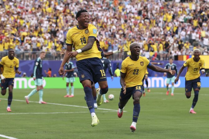 Ecuadors Gonzalo Plata jubelt über seinen Treffer zum 2:1 gegen Deutschland im WM-Gruppenspiel der Gruppe E. Die Partie fand am 25. Juni 2026 im New York New Jersey Stadium in East Rutherford statt. Mattia Ozbot / Getty Images