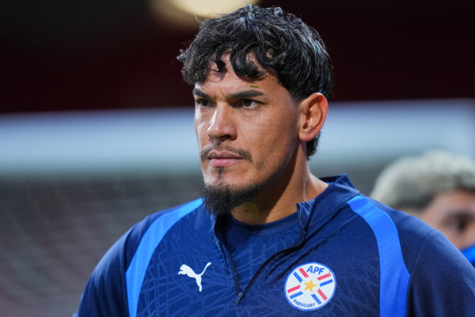 Paraguays Kapitän Gustavo Gómez vor dem Länderspiel gegen Marokko am 31. März 2026 im Stade Bollaert-Delelis in Lens, Frankreich. (Foto: Franco Arland/Getty Images)