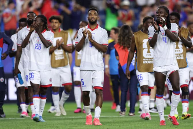 Foxborough, Massachusetts, USA, 13. Juni 2026: Die Spieler Haitis applaudieren ihren Fans nach der 0:1-Niederlage gegen Schottland im WM-Gruppenspiel der Gruppe C im Boston Stadium. (Foto: Justin Setterfield/Getty Images)
