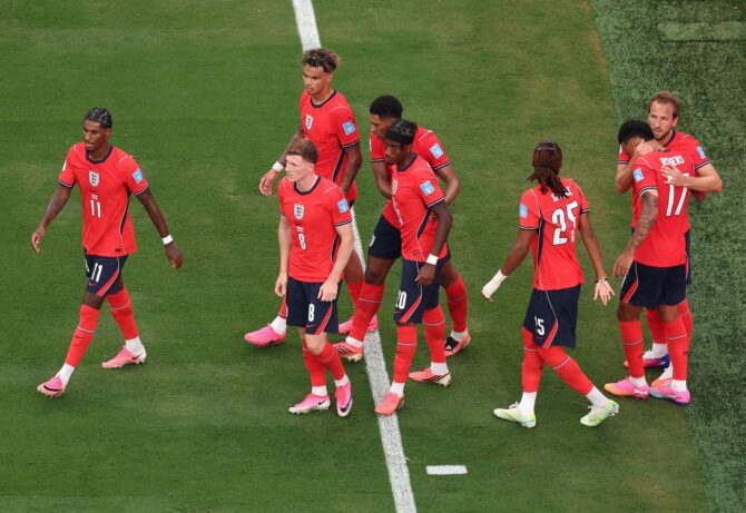 Englands Harry Kane lässt sich nach seinem Treffer zum 2:0 von seinen Teamkollegen feiern. Das Gruppenspiel der Gruppe L bei der Fußball-Weltmeisterschaft 2026 gegen Panama fand am 27. Juni 2026 im New York New Jersey Stadium in East Rutherford, New Jersey, statt. Al Bello / Getty Images