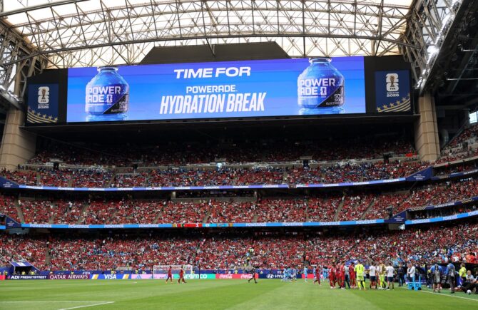 Allgemeine Ansicht des gut gefüllten Houston Stadium während einer Trinkpause im Gruppenspiel K der FIFA Weltmeisterschaft 2026 zwischen Portugal und der DR Kongo am 17. Juni 2026 in Houston, Texas. Molly Darlington / Getty Images
