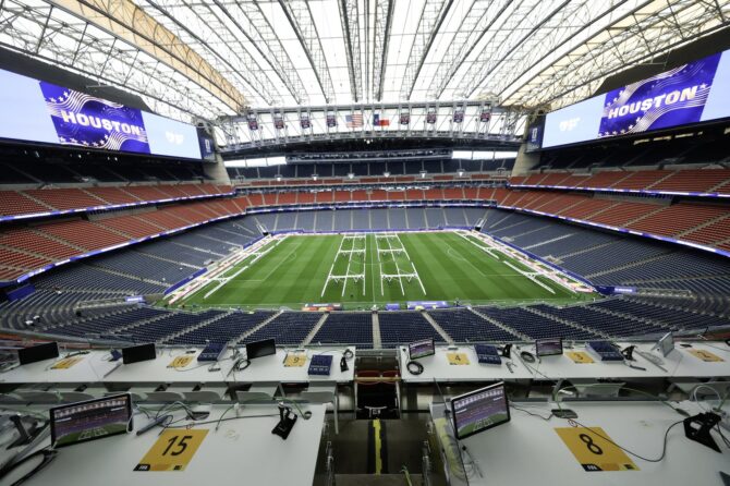 Blick von der Pressetribüne auf das Spielfeld des Houston Stadium, das für die WM 2026 vorbereitet wird, aufgenommen am 10. Juni 2026 in Houston, Texas. Jack Gorman / Getty Images