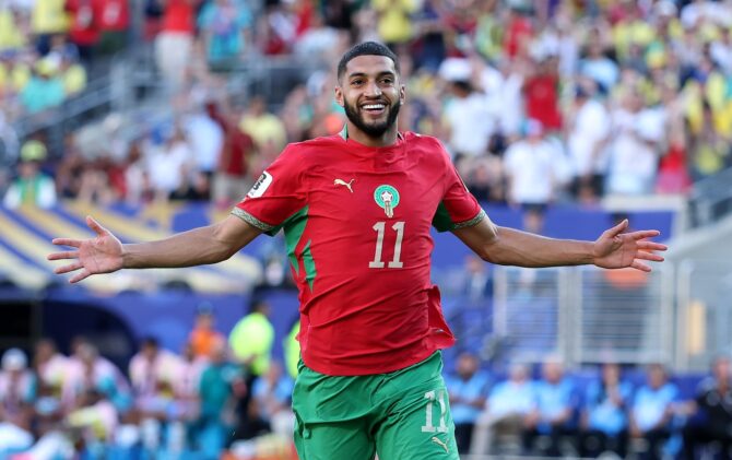 Marokkos Ismael Saibari (Nummer 11) bejubelt das erste Tor seiner Mannschaft im WM-Gruppenspiel der Gruppe C gegen Brasilien. Die Partie fand am 13. Juni 2026 im New York New Jersey Stadium in East Rutherford statt. Dan Mullan / Getty Images