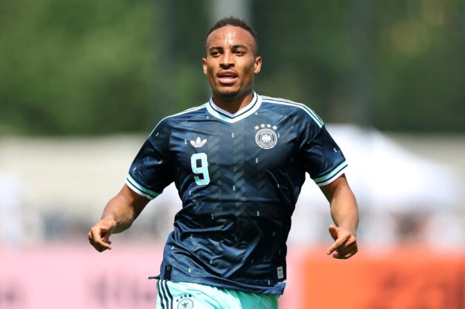 Jamie Leweling läuft beim öffentlichen Abschlusstraining der deutschen Nationalmannschaft am DFB-Campus in Frankfurt am Main am 1. Juni 2026. Der Außenstürmer gehört zum WM-Kader des DFB-Teams, das sich an diesem Tag mit einem Fantraining verabschiedete, bevor die Reise zur FIFA WM 2026 in die USA startete. Alexander Hassenstein / Getty Images
