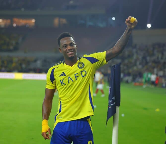 Jhon Durán von Al-Nassr bejubelt seinen Treffer im Spiel der AFC Champions League Elite gegen Yokohama F. Marinos. Die Partie fand am 26. April 2025 im Prince-Abdullah-Al-Faisal-Stadion in Dschidda statt. (Yasser Bakhsh / Getty Images Europe via Getty Images)