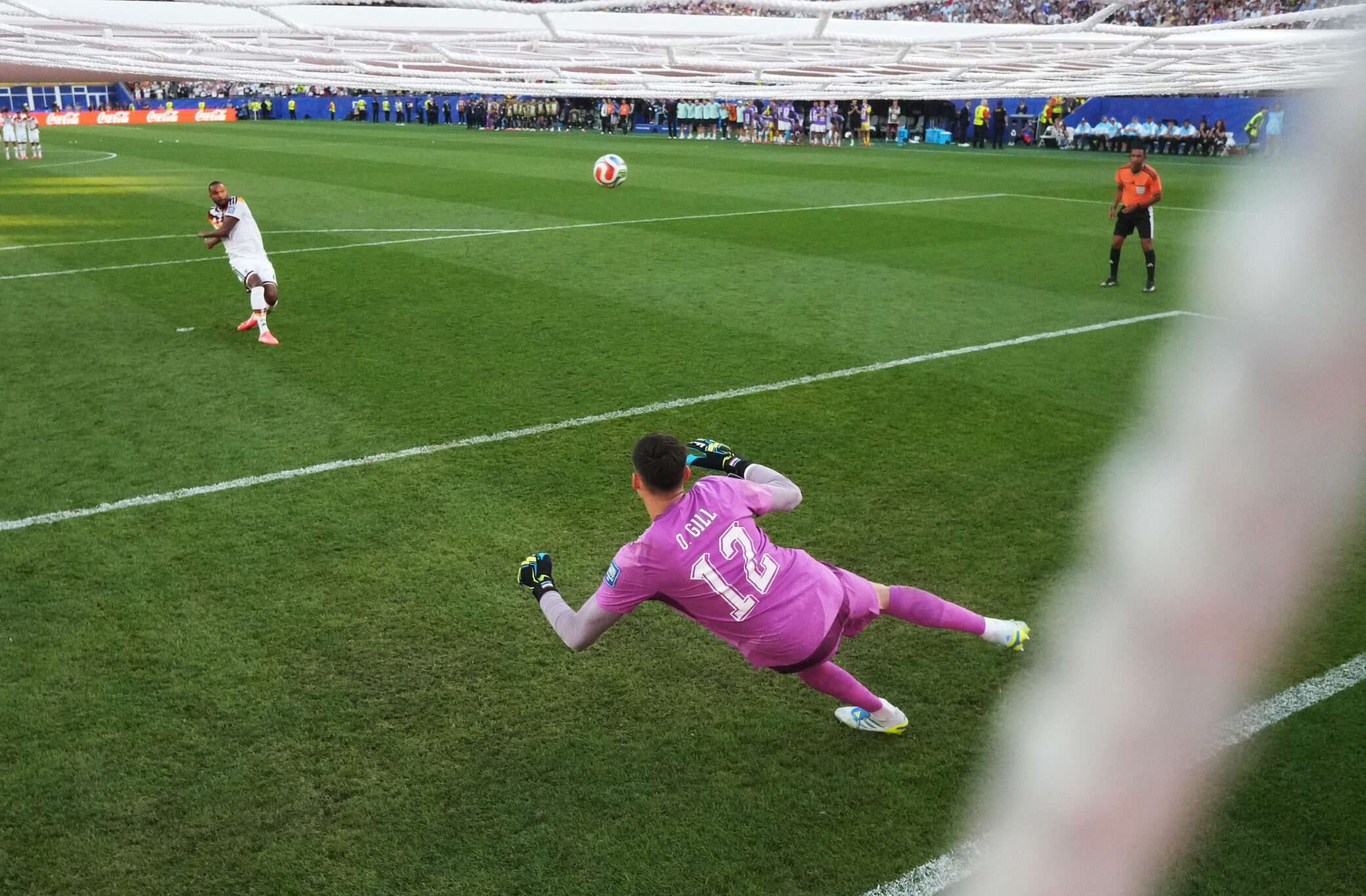 Jonathan Tah verschießt den sechsten Elfmeter Deutschlands im Elfmeterschießen des WM-2026-Sechzehntelfinales gegen Paraguay am 29. Juni 2026 im Boston Stadium in Foxborough, Massachusetts. (Foto: Megan Briggs/Getty Images)
