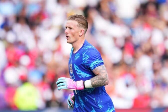 Englands Torhüter Jordan Pickford (Nummer 1) konzentriert sich im Testspiel gegen Costa Rica. Die Partie fand am 10. Juni 2026 im Inter&Co Stadium in Orlando, Florida, statt. Rich Storry / Getty Images North America via Getty Images