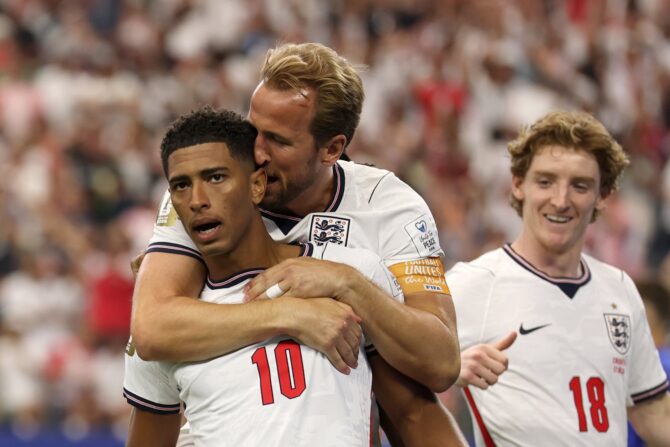 Englands Jude Bellingham bejubelt gemeinsam mit Harry Kane seinen Treffer zum 3:0 im Gruppenspiel L der FIFA Weltmeisterschaft 2026 gegen Kroatien am 17. Juni 2026 im Dallas Stadium in Arlington, Texas. Francois Nel / Getty Images