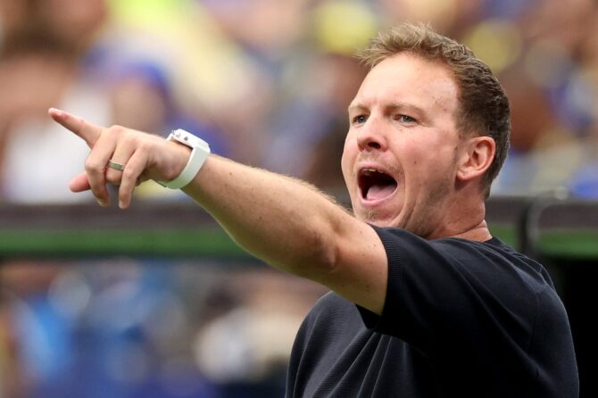 Bundestrainer Julian Nagelsmann dirigiert seine Mannschaft lautstark von der Seitenlinie, als Deutschland am 14. Juni 2026 im Houston Stadium zum WM-Auftakt der Gruppe E auf Curaçao trifft. (Alexander Hassenstein / Getty Images)