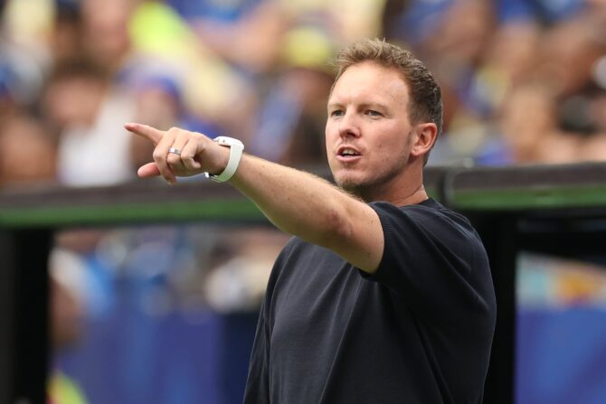 Bundestrainer Julian Nagelsmann gibt an der Seitenlinie Anweisungen während des WM-Gruppenspiels der Gruppe E zwischen Deutschland und Curaçao am 14. Juni 2026 im Houston Stadium. Foto: Alexander Hassenstein / Getty Images