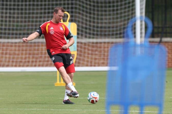 Bundestrainer Julian Nagelsmann am Ball während einer Trainingseinheit der deutschen Nationalmannschaft am 18. Juni 2026 an der Winston-Salem State University in North Carolina. (Alexander Hassenstein / Getty Images)