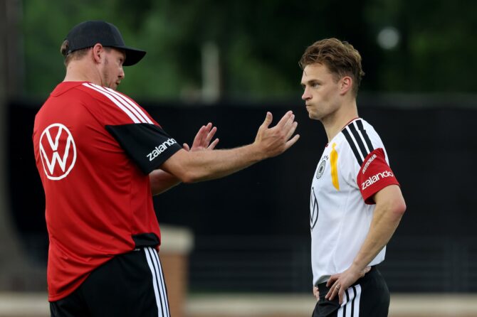 Bundestrainer Julian Nagelsmann im Gespraech mit Joshua Kimmich waehrend einer Trainingseinheit der deutschen Nationalmannschaft im W. Dennie Spry Soccer Stadium am 8. Juni 2026 in Winston-Salem, North Carolina. Alexander Hassenstein / Getty Images