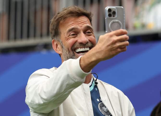 Houston, Texas, USA, 14. Juni 2026: Jürgen Klopp verfolgt das WM-Spiel der Gruppe E zwischen Deutschland und Curaçao im Houston Stadium. (Foto: Alexander Hassenstein/Getty Images)