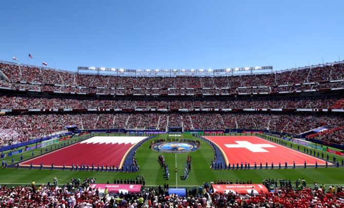 Die Mannschaften stellen sich vor dem WM-2026-Gruppenspiel der Gruppe B zwischen Katar und der Schweiz im San Francisco Bay Area Stadium in San Francisco, Kalifornien, am 13. Juni 2026 auf. Fran Santiago / Getty Images