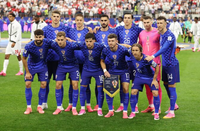 Die kroatische Nationalmannschaft mit Luka Modrić posiert vor dem Gruppenspiel L der FIFA Weltmeisterschaft 2026 gegen England am 17. Juni 2026 im Dallas Stadium in Arlington, Texas, für das Mannschaftsfoto. Richard Pelham / Getty Images