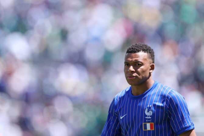 Frankreichs Kapitän Kylian Mbappé wärmt sich vor dem WM-Gruppenspiel der Gruppe I gegen Senegal auf. Die Partie fand am 16. Juni 2026 im New York New Jersey Stadium in East Rutherford statt. Kevin C. Cox / Getty Images
