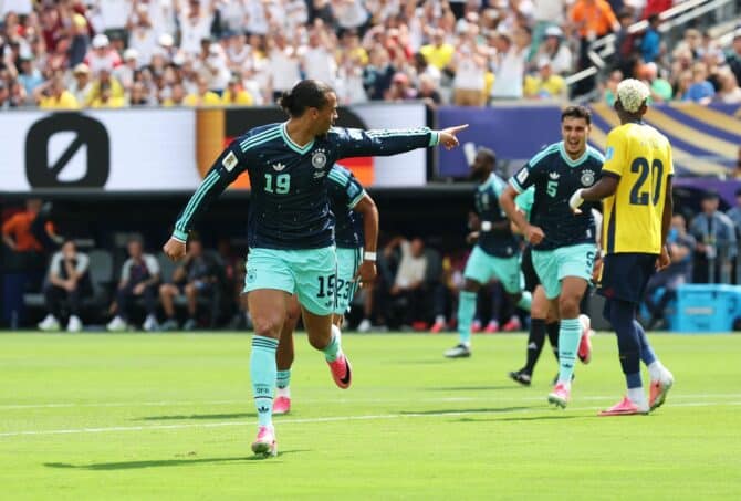 Der deutsche Offensivspieler Leroy Sané jubelt über seinen Treffer zum 1:0 im WM-Gruppenspiel der Gruppe E gegen Ecuador. Die Partie fand am 25. Juni 2026 im New York New Jersey Stadium in East Rutherford statt. Alexander Hassenstein / Getty Images