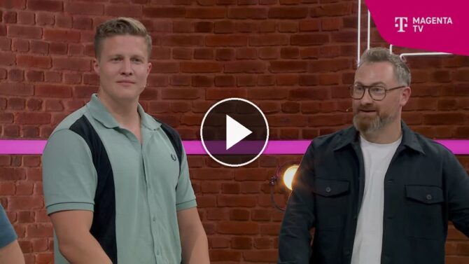 Die MagentaTV-Kommentatoren Corni Küpper und Robby Hunke im Studio nach dem dramatischen WM-Abend von Kansas City.