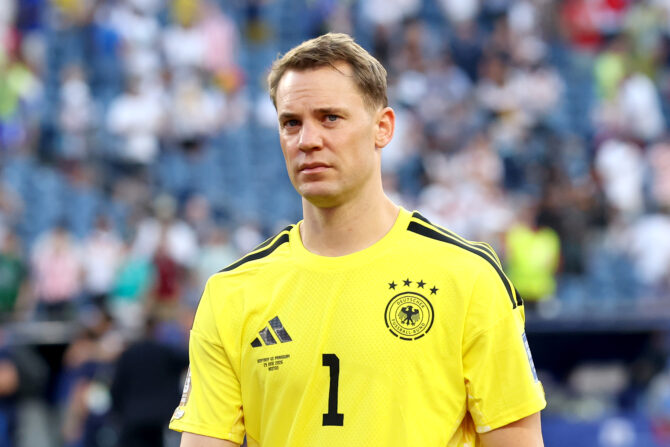 Manuel Neuer verlässt nach dem verlorenen Elfmeterschießen im WM-2026-Sechzehntelfinale gegen Paraguay enttäuscht den Rasen des Boston Stadiums in Foxborough, Massachusetts. (Foto: Alexander Hassenstein/Getty Images)