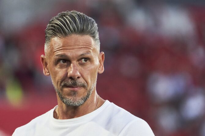 Martín Demichelis, Cheftrainer von RCD Mallorca, beobachtet das LaLiga-EA-Sports-Spiel zwischen RCD Mallorca und Real Oviedo am 23. Mai 2026 im Estadio de Son Moix auf Mallorca. Rafa Babot / Getty Images