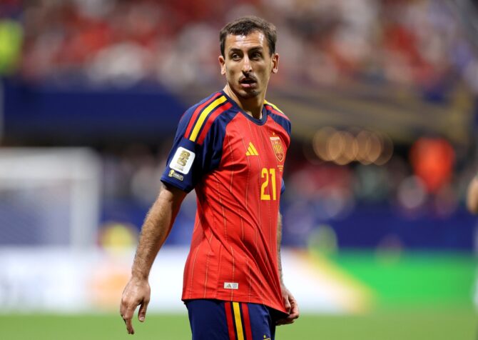 Spaniens Stürmer Mikel Oyarzabal (Nummer 21) beobachtet das Geschehen im WM-Gruppenspiel gegen Kap Verde. Die Partie der Gruppe H fand am 15. Juni 2026 im Atlanta Stadium in Atlanta, Georgia, statt. Florencia Tan Jun / Getty Images North America via Getty Images