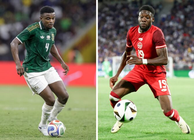 Bildmontage vor dem Sechzehntelfinale der WM 2026: Links Südafrikas Mittelfeldspieler Teboho Mokoena beim Lauf mit dem Ball, rechts Kanadas Verteidiger Alphonso Davies. Südafrika und Kanada treffen am 28. Juni 2026 im Stadion von Inglewood bei Los Angeles im WM-Sechzehntelfinale aufeinander. (Copyright AFP/Gianluigi Guercia, Franck Fife)
